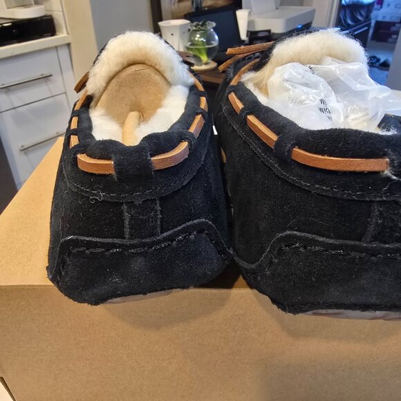 UGG Dakota Black Suede Fur Slippers Womens SIZE 7 NEW STYLE 1107949-BLK - Picture 7 of 14